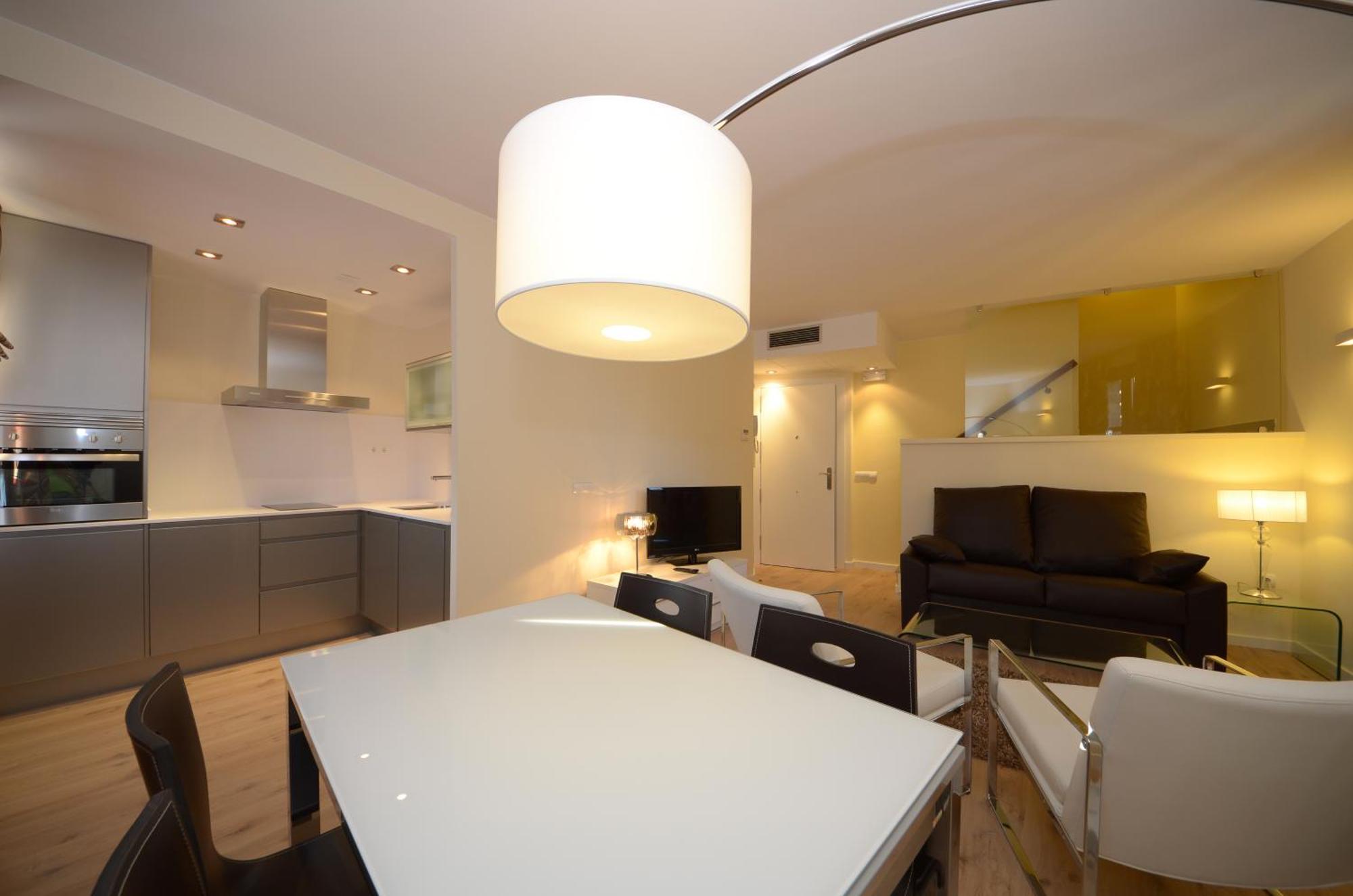 Apartamentos El Palacete De อาอินซา ภายนอก รูปภาพ