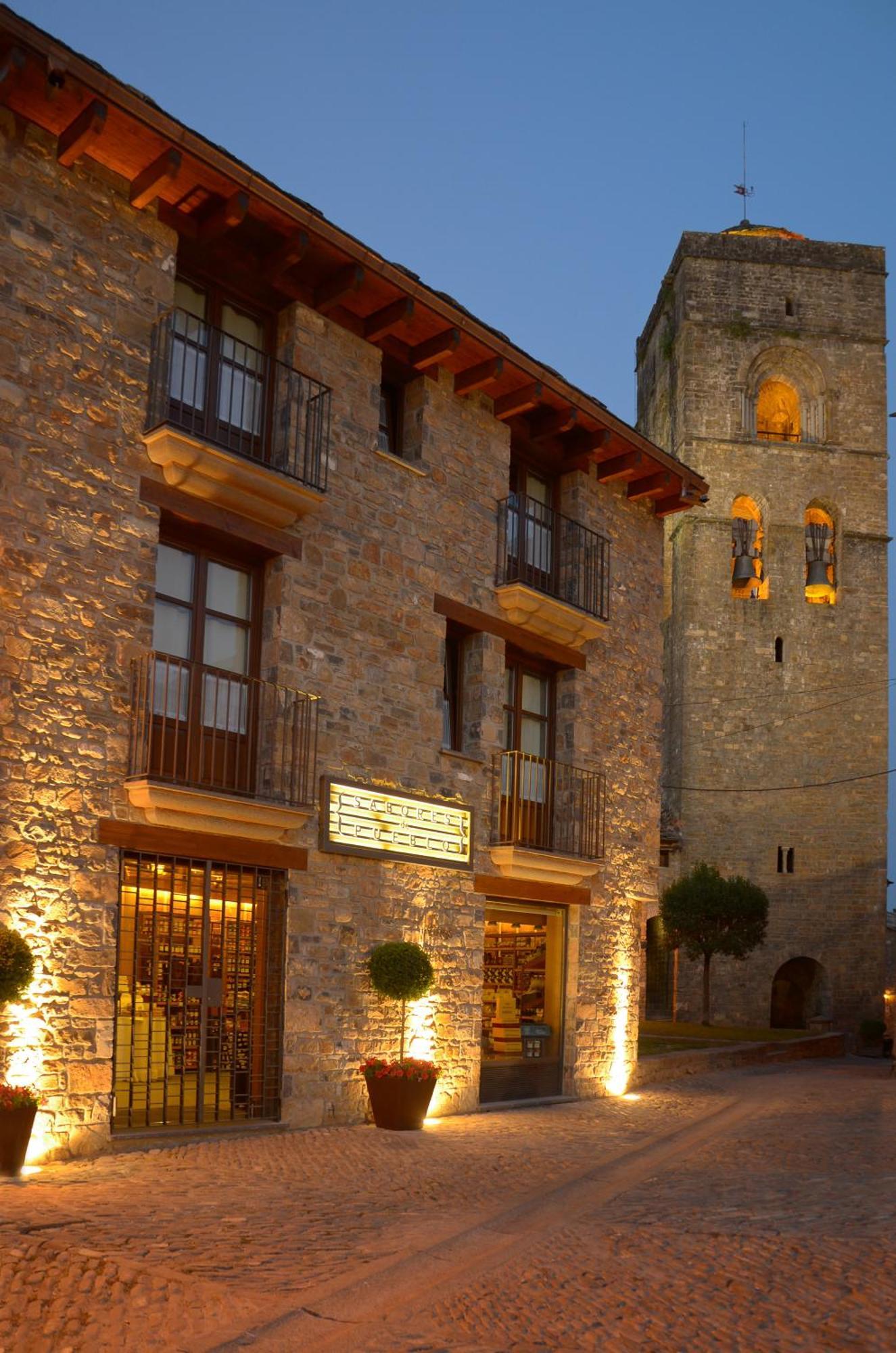 Apartamentos El Palacete De อาอินซา ภายนอก รูปภาพ